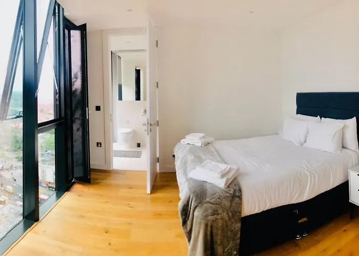 Luxury 2 Bedroom Apartment 20 Min From Central London